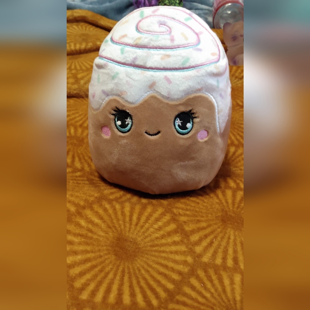 Cinnamon Bun Squishmallow